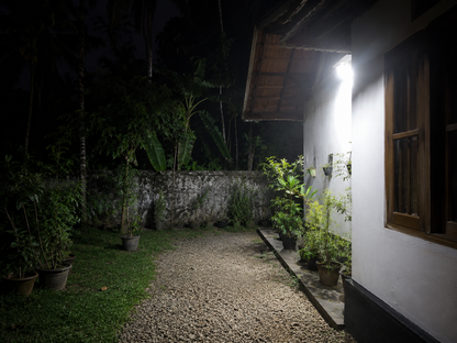 Solux 77 LED Solar Motion Sensor Floodlight with Remote